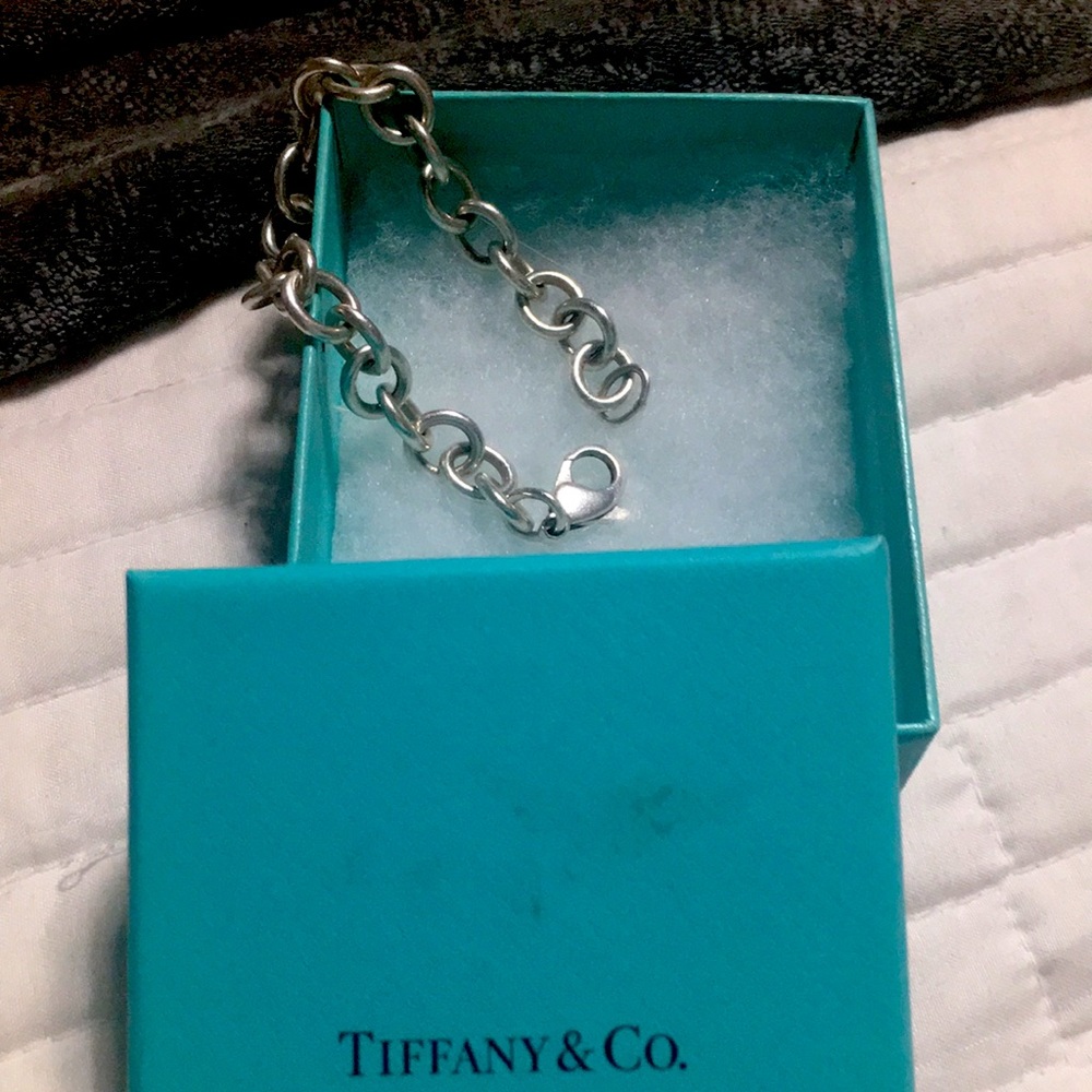 Tiffany &Co link bracelet 100% authentic Comes with pouch and box